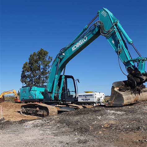 earth movers maryborough qld